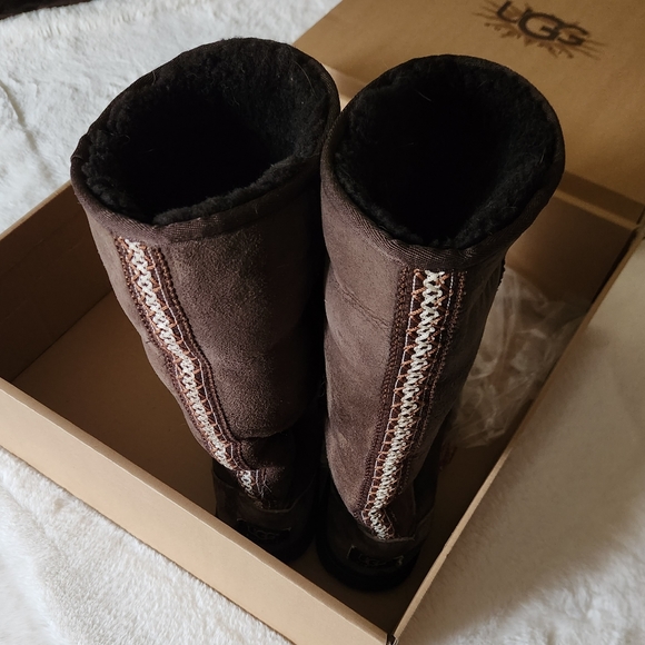 UGG- Boots - Picture 5 of 12